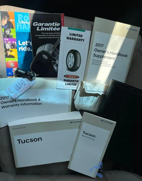 2017 Hyundai Tucson Limited z USA, uszkodzony, nr VIN KM8J33A23HU545641